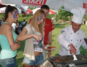 Jeden z piknikowych przebojów: gorące racuchy