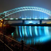 Zastąpił go efektowny łukowy Silver Jubilee Bridge