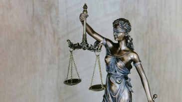 Współpraca doradcy prawnego i przedsiębiorcy – kiedy i dlaczego warto?