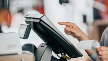 Terminale POS – jak nowoczesne rozwiązania mogą realnie usprawnić sprzedaż w biznesie?