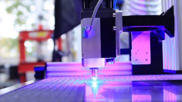 Jak przygotować zlecenie na cięcie laserem stali nierdzewnej: od doboru materiału po pliki produkcyjne?