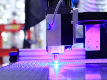 Jak przygotować zlecenie na cięcie laserem stali nierdzewnej: od doboru materiału po pliki produkcyjne?