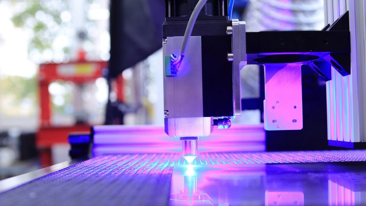 Jak przygotować zlecenie na cięcie laserem stali nierdzewnej: od doboru materiału po pliki produkcyjne?