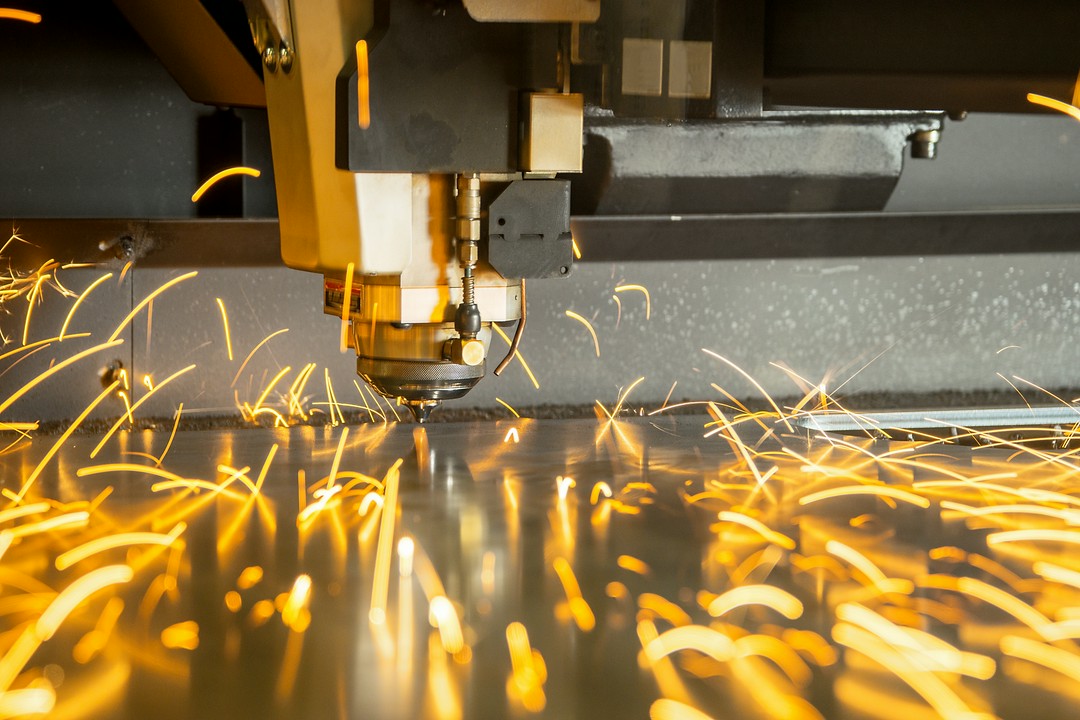 Cięcie blach laserem: krok po kroku od pliku do gotowego detalu