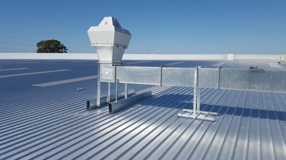 Centrale wentylacyjne rooftop – kiedy warto zastosować urządzenie dachowe?